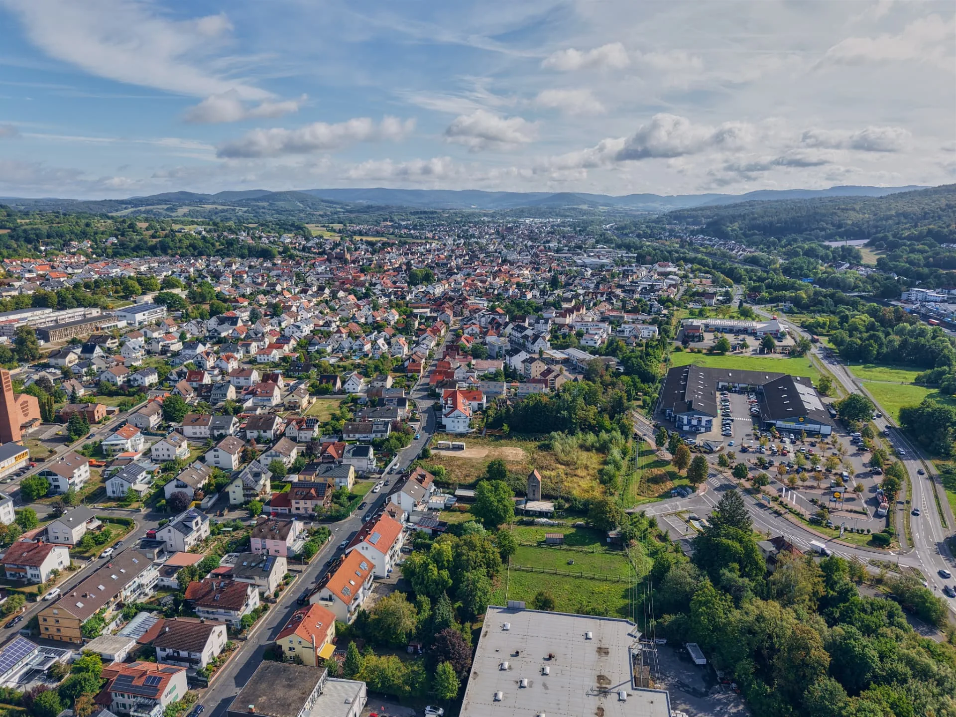 Luftbild: Goldbach mit Blick Richtung Vorspessart, September 2026